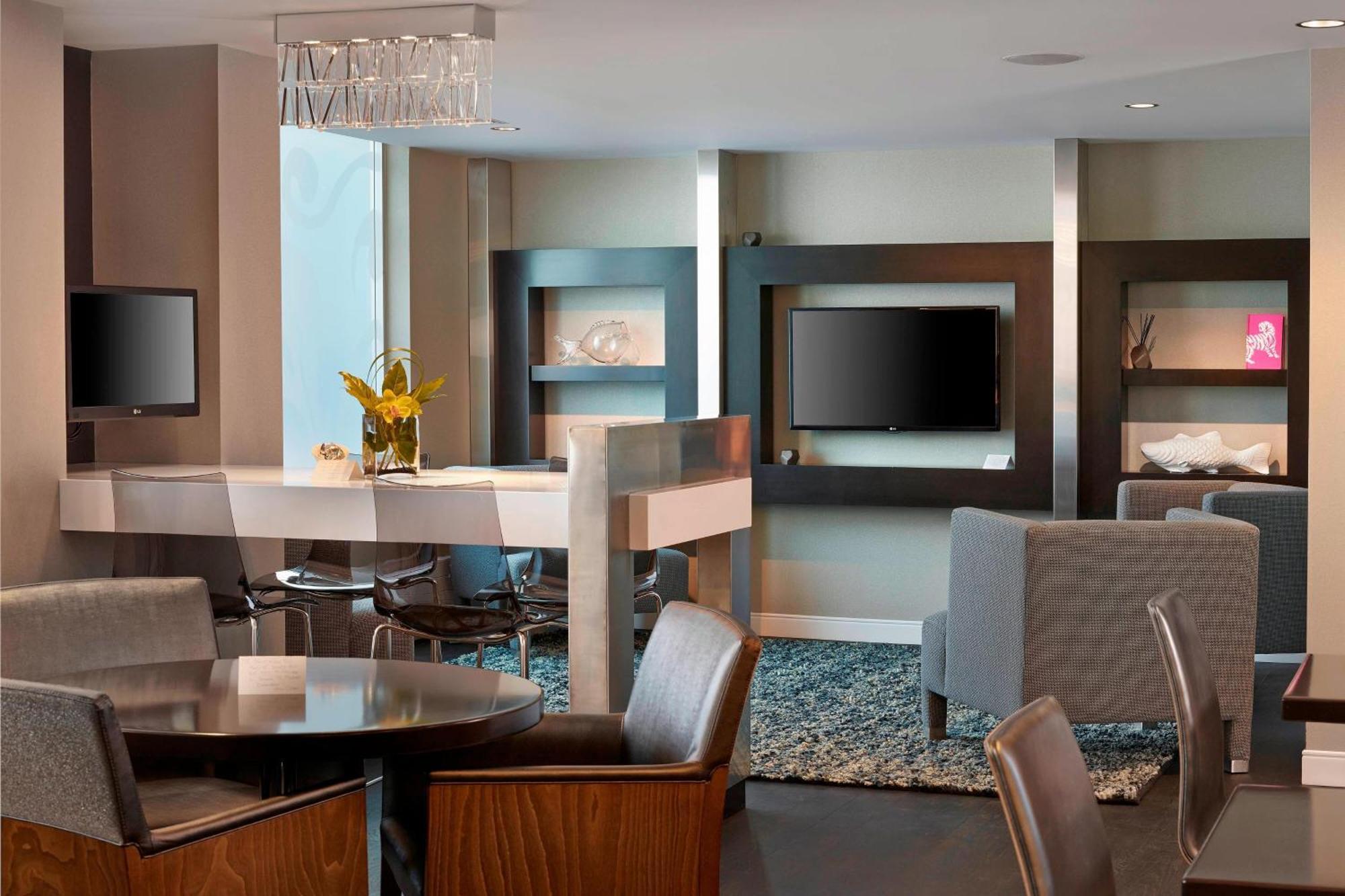Renaissance Edmonton Airport Hotel Nisku Exteriör bild